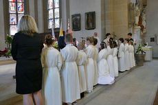 Feier der 1. Heiligen Kommunion in Sankt Crescentius (Foto: Karl-Franz Thiede)